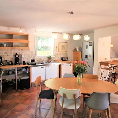 Hyeres-charmante Piscine 5mn Plages Parking-wifi